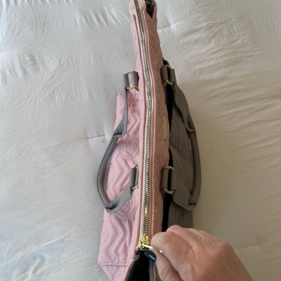 BETSEY JOHNSON Pink & Gray Large Zipper Diaper Bag 16" x 13" x 6" Roses - Picture 8 of 11
